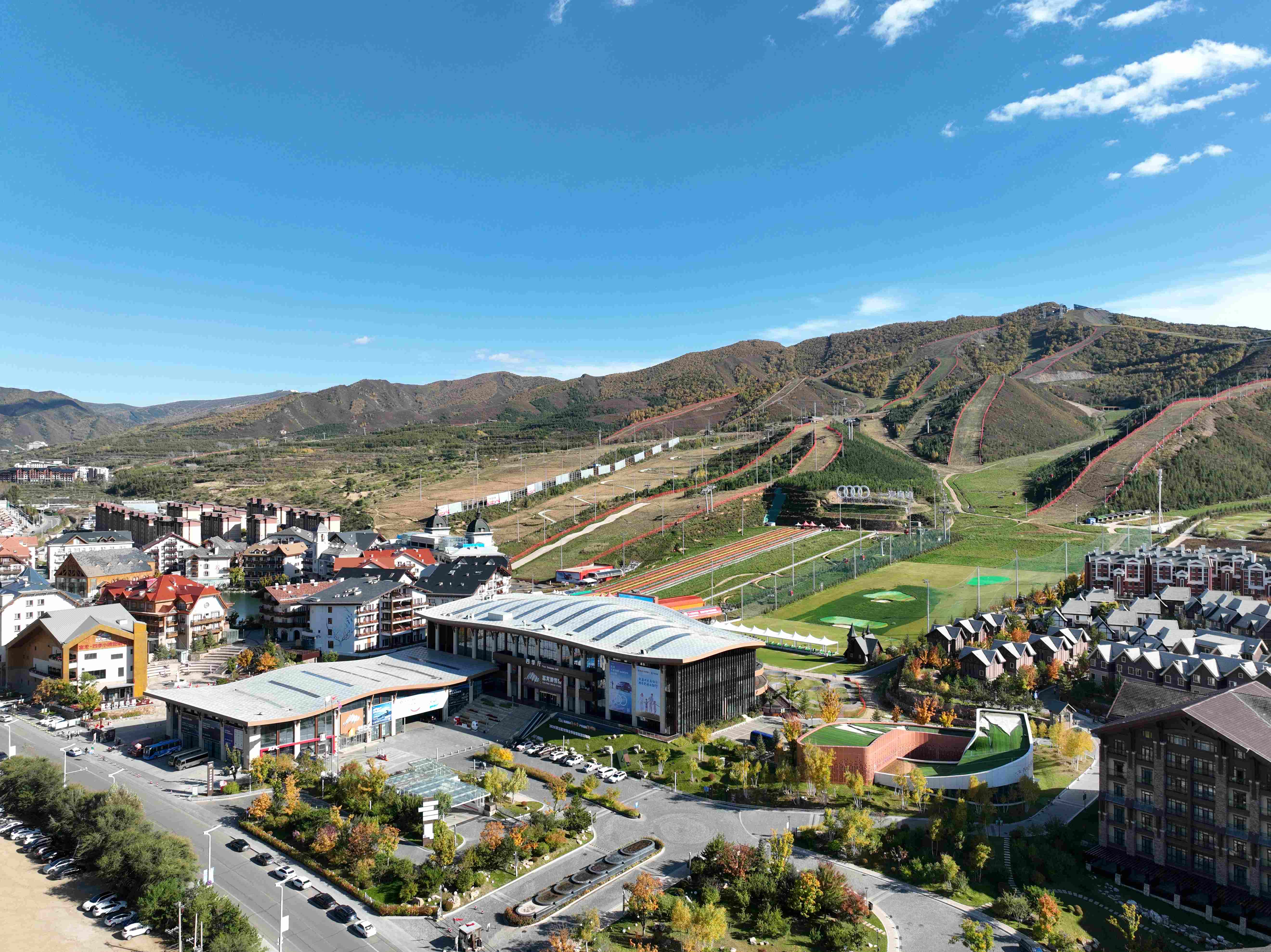 崇礼富龙滑雪场秋景。董玄摄