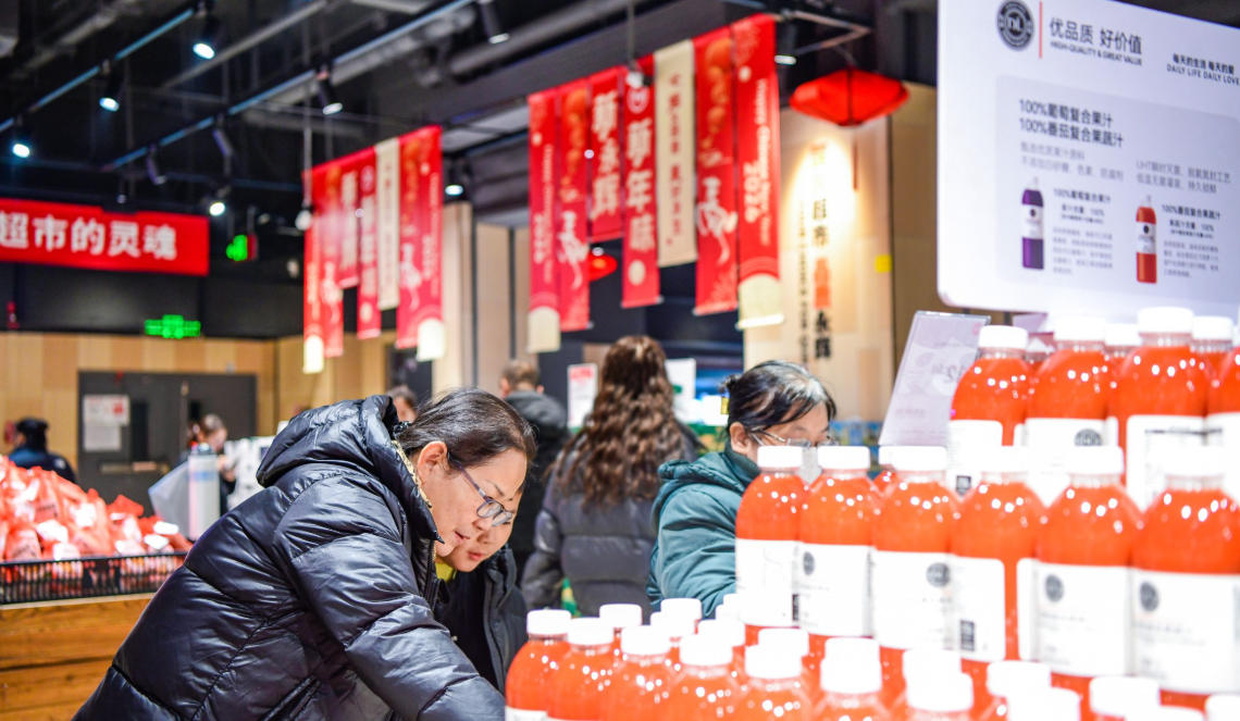 定州：新春临近年味浓 年货市场购销旺