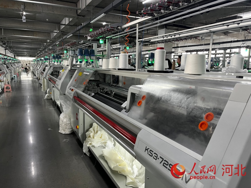 河北清河的慈星智能科技有限公司“一线成型”生产线。人民网记者 朱延生摄