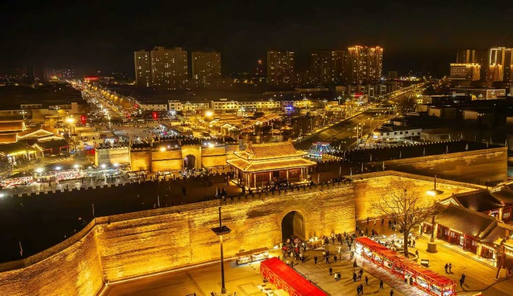 定州：流光溢彩绘年味 璀璨夜景映新春